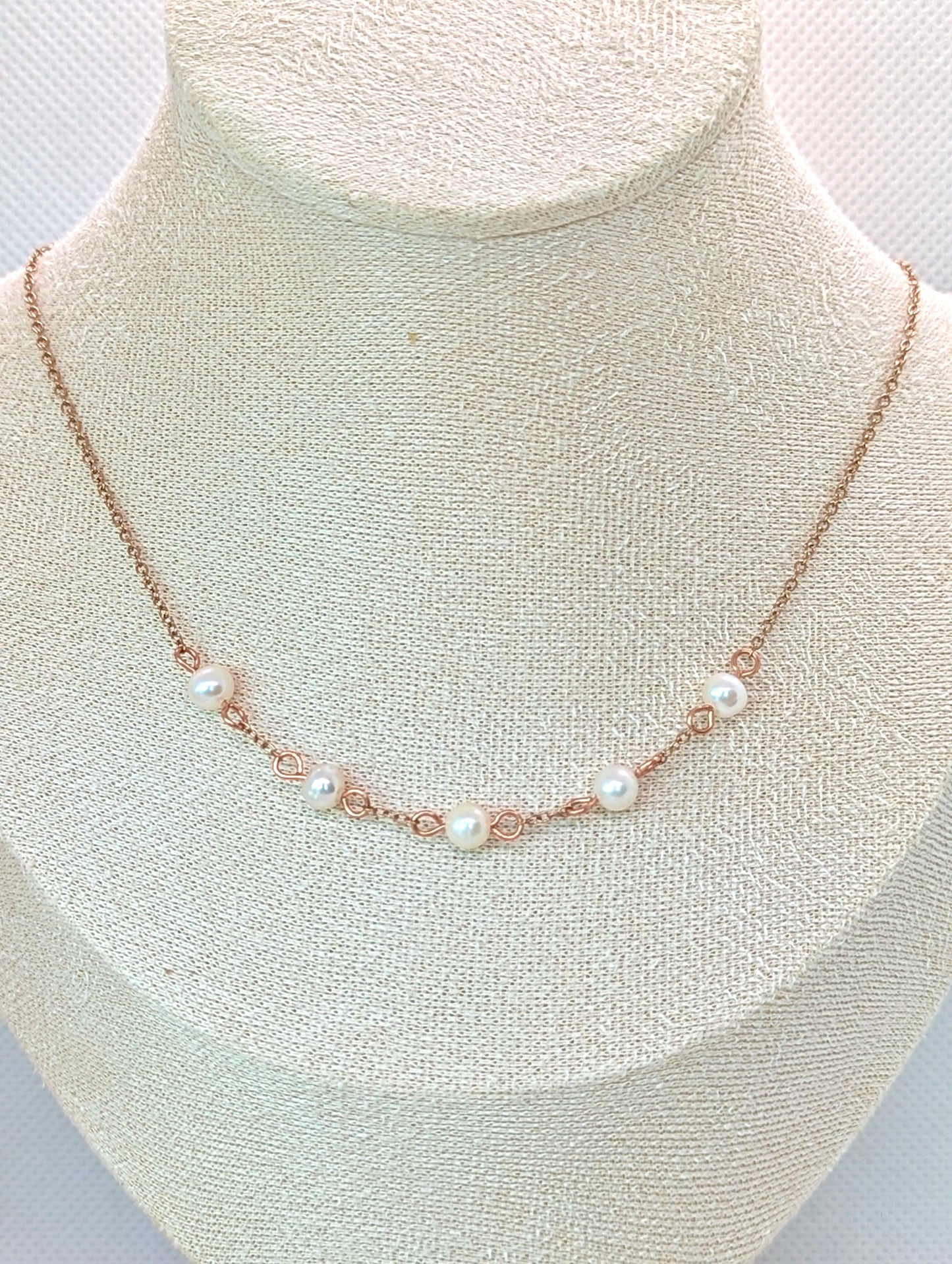 LUSTRE WHISPER NECKLACE