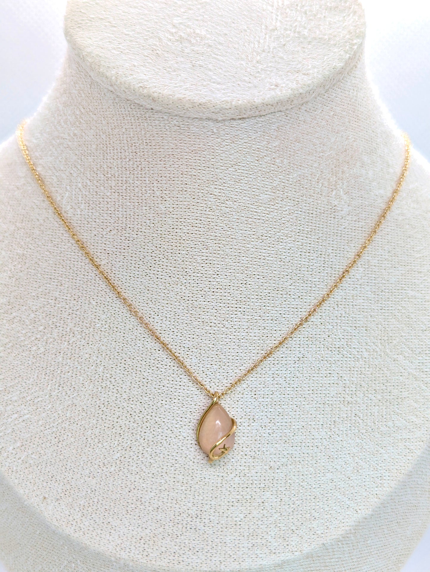 CELESTIAL ROSE NECKLACE